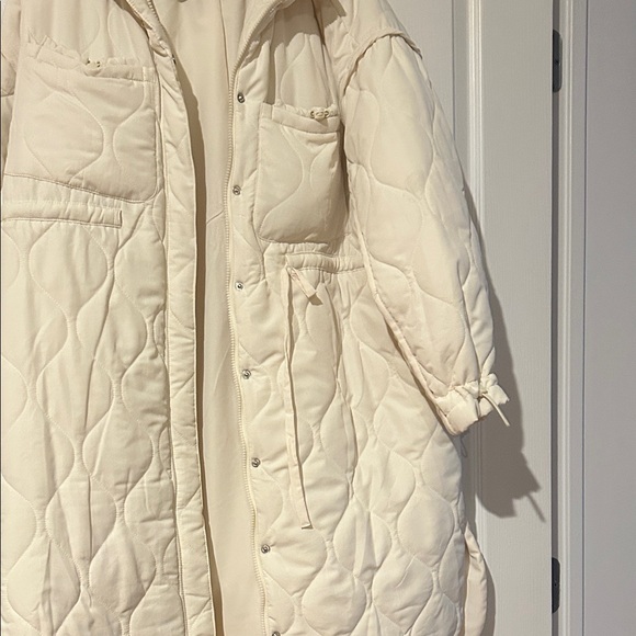 NWOT Motherhood Maternity Puffer Jacket in winter white - Picture 5 of 7